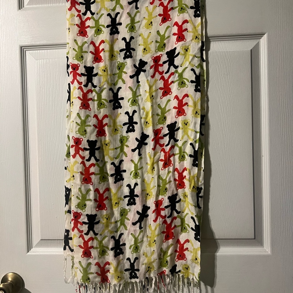 Scarf with bear print